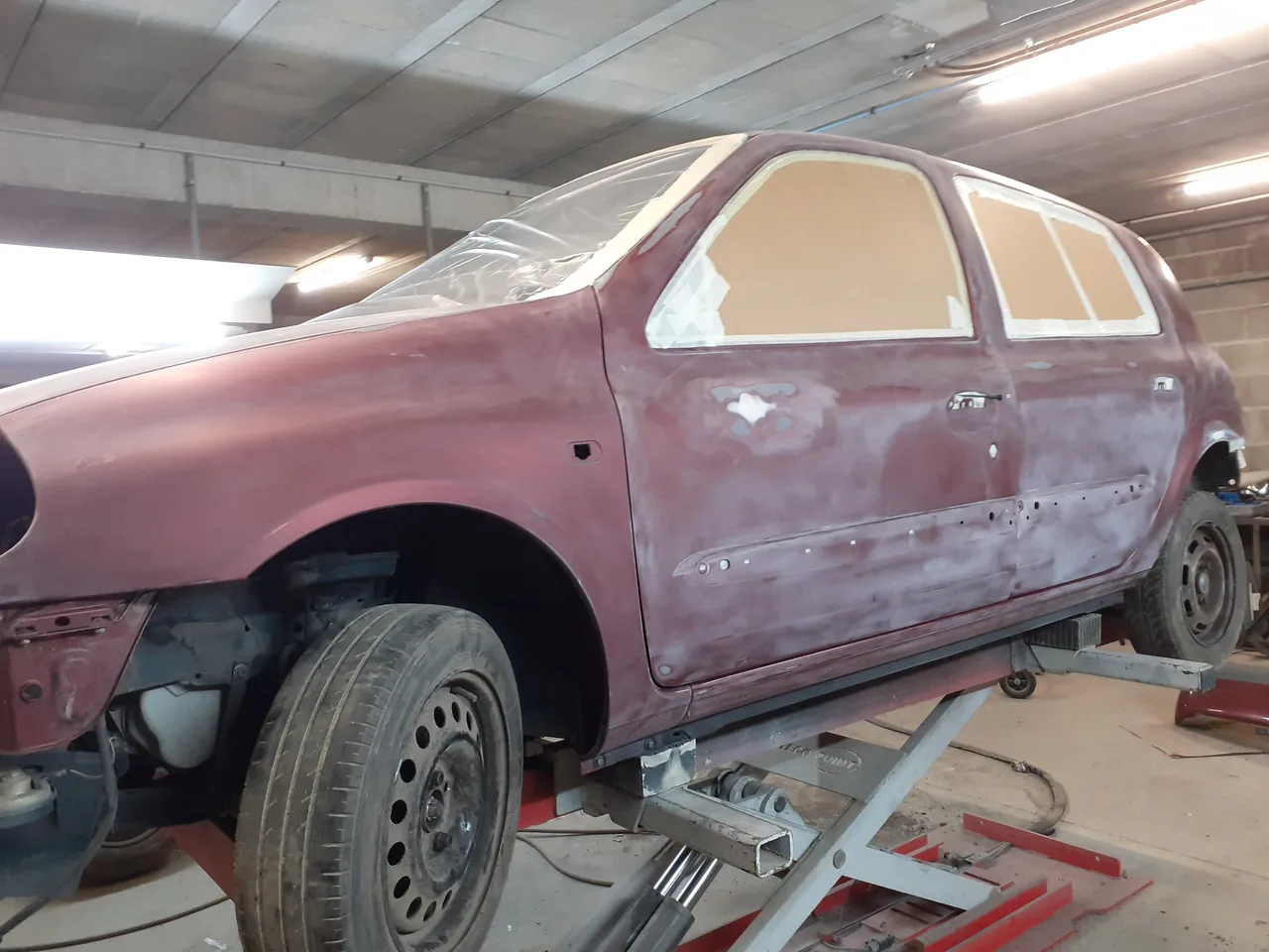 Véhicule avant réparation carrosserie