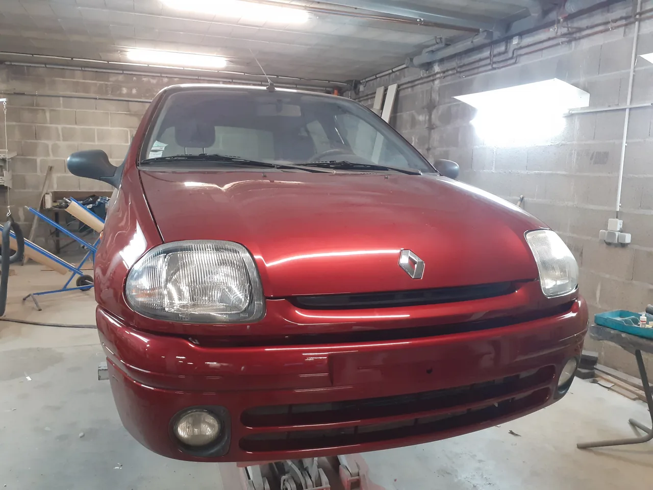 Véhicule terminé après carrosserie et peinture
